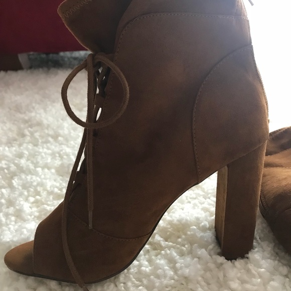 Perfect summer/fall booties - Picture 5 of 7